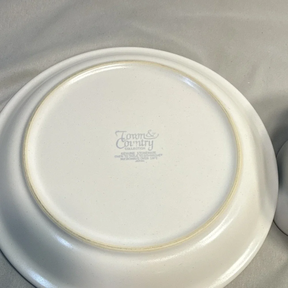 Town & Country Stoneware Gravy Boat w/ Underplate Blue Band, 20 oz 2pc